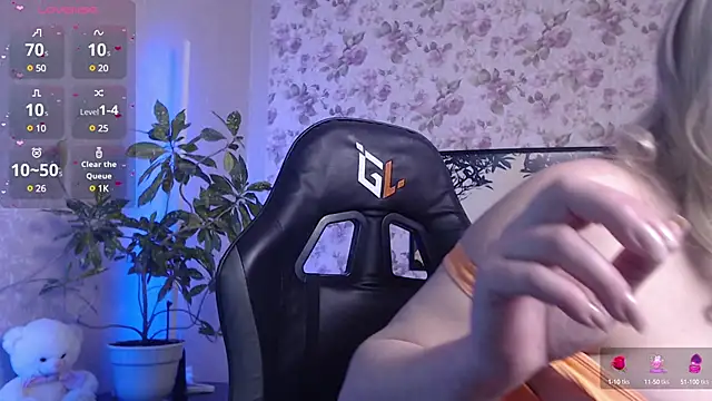 Snapshot of AliciaBlondes chatting on 02-17-25, 07:47 AliciaBlondes online show from 02-17-25, 07:47