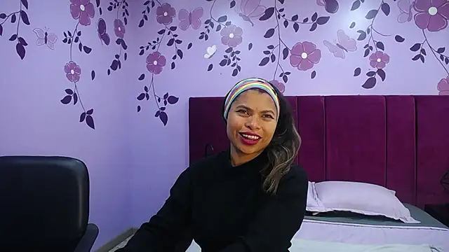 Snapshot of CamiilaReyes chatting on 03-17-25, 12:57 CamiilaReyes online show from 03-17-25, 12:57