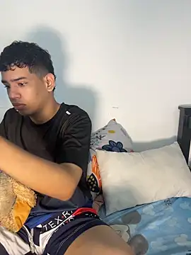 Snapshot of Santiago-Thompson chatting on 11-05-25, 05:35 Santiago-Thompson online show from 11-05-25, 05:35