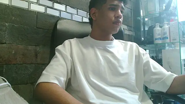 Snapshot of Santiago-Thompson chatting on 11-07-25, 04:01 Santiago-Thompson online show from 11-07-25, 04:01