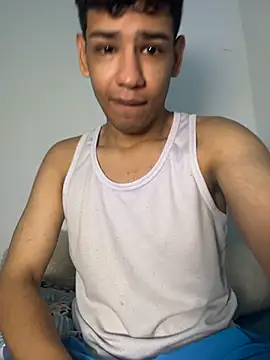 Snapshot of Santiago-Thompson chatting on 11-08-25, 07:23 Santiago-Thompson online show from 11-08-25, 07:23