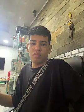 Snapshot of Santiago-Thompson chatting on 11-10-25, 01:43 Santiago-Thompson online show from 11-10-25, 01:43