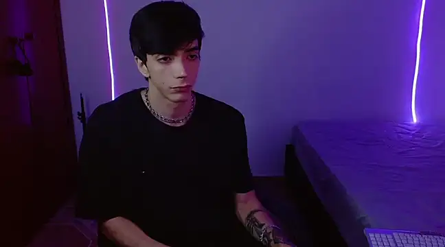 H3ll B0I online show from 03-11-25, 06:32