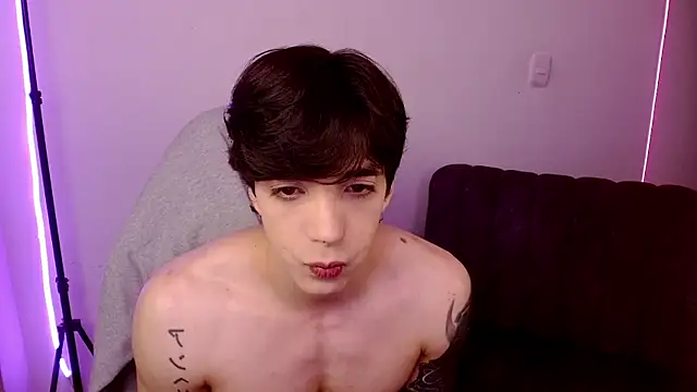 H3ll B0I online show from 06-04-26, 05:13