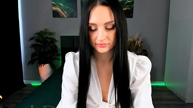 Snapshot of EmiliaBeynard chatting on 02-08-25, 09:46 EmiliaBeynard online show from 02-08-25, 09:46