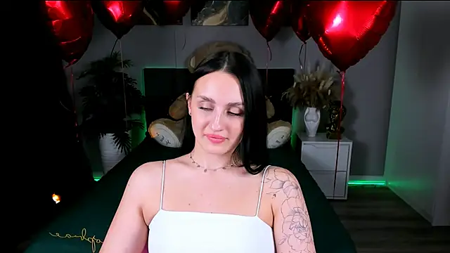 Snapshot of EmiliaBeynard chatting on 02-23-25, 04:35 EmiliaBeynard online show from 02-23-25, 04:35