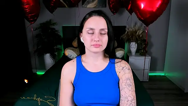 Snapshot of EmiliaBeynard chatting on 02-24-25, 04:58 EmiliaBeynard online show from 02-24-25, 04:58