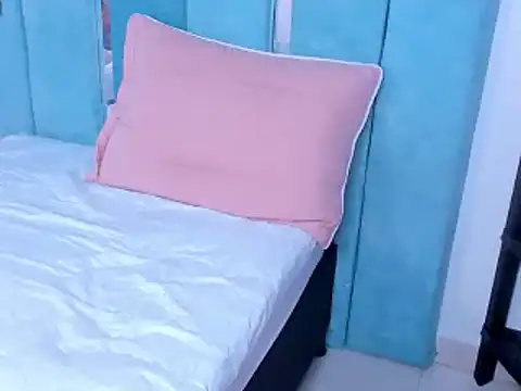 Snapshot of AlexxaSmall chatting on 02-05-25, 06:59 AlexxaSmall online show from 02-05-25, 06:59