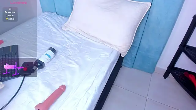 Snapshot of AlexxaSmall chatting on 03-05-25, 03:07 AlexxaSmall online show from 03-05-25, 03:07