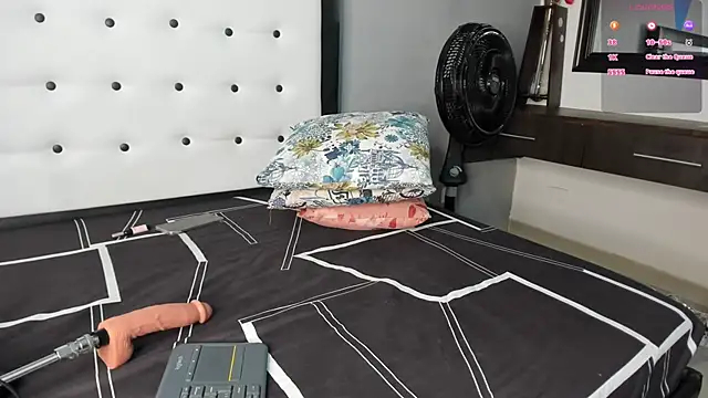 Snapshot of AlexxaSmall chatting on 10-04-25, 02:31 AlexxaSmall online show from 10-04-25, 02:31