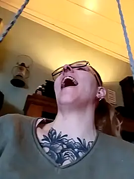 Snapshot of Astrid-Gilbert chatting on 02-04-25, 04:08 Astrid-Gilbert online show from 02-04-25, 04:08