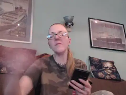 Snapshot of Astrid-Gilbert chatting on 02-06-25, 02:15 Astrid-Gilbert online show from 02-06-25, 02:15