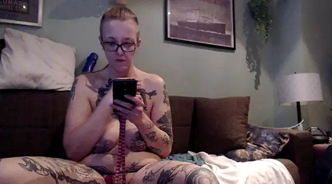 Snapshot of Astrid-Gilbert chatting on 02-24-25, 08:47 Astrid-Gilbert online show from 02-24-25, 08:47