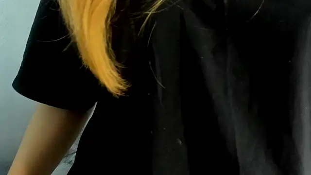 Snapshot of Shanntal_ chatting on 10-10-25, 07:57 Shanntal online show from 10-10-25, 07:57
