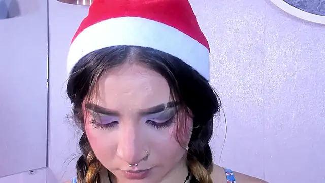 Shanntal  online show from 11-07-25, 07:47