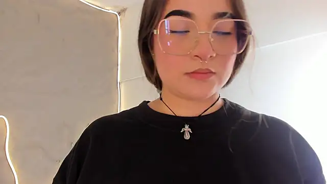 Shanntal  online show from 02-25-26, 07:23