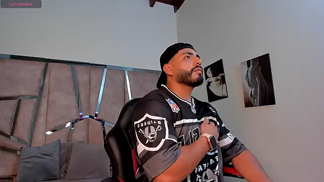 Snapshot of LeandroRusso chatting on 01-28-25, 07:32 LeandroRusso online show from 01-28-25, 07:32