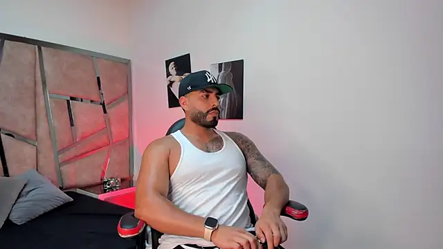 Snapshot of LeandroRusso chatting on 01-30-25, 07:48 LeandroRusso online show from 01-30-25, 07:48