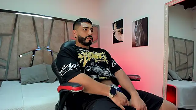 Snapshot of LeandroRusso chatting on 02-09-25, 09:06 LeandroRusso online show from 02-09-25, 09:06