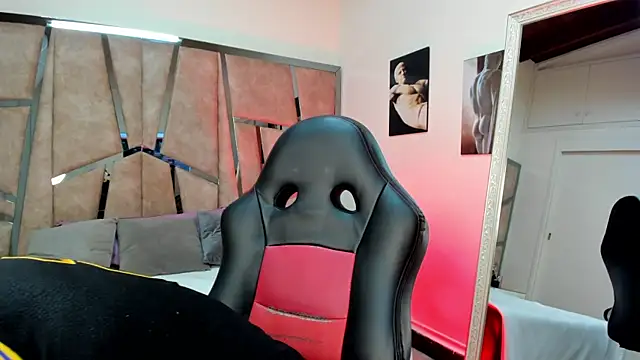 Snapshot of LeandroRusso chatting on 02-11-25, 08:31 LeandroRusso online show from 02-11-25, 08:31