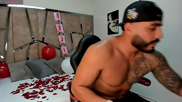 Snapshot of LeandroRusso chatting on 02-14-25, 08:05 LeandroRusso online show from 02-14-25, 08:05