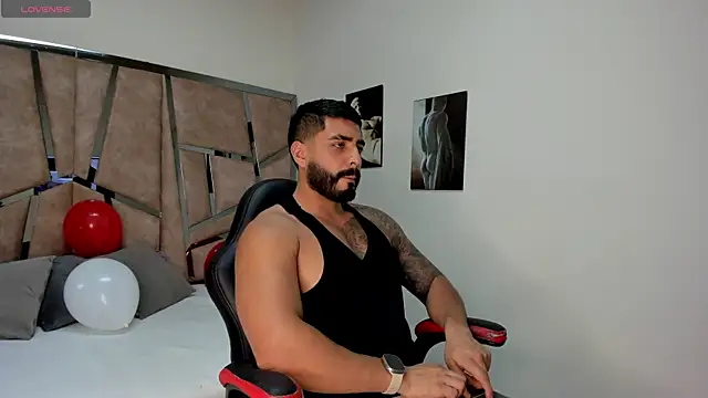 Snapshot of LeandroRusso chatting on 02-15-25, 08:01 LeandroRusso online show from 02-15-25, 08:01