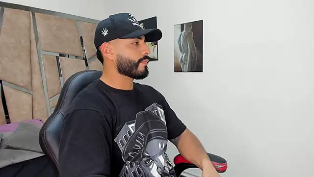 Snapshot of LeandroRusso chatting on 02-26-25, 08:44 LeandroRusso online show from 02-26-25, 08:44