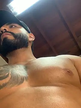 Snapshot of LeandroRusso chatting on 02-26-25, 11:48 LeandroRusso online show from 02-26-25, 11:48