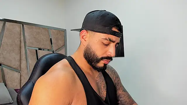 Snapshot of LeandroRusso chatting on 03-02-25, 09:01 LeandroRusso online show from 03-02-25, 09:01