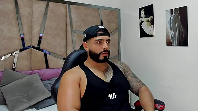 Snapshot of LeandroRusso chatting on 03-07-25, 07:49 LeandroRusso online show from 03-07-25, 07:49