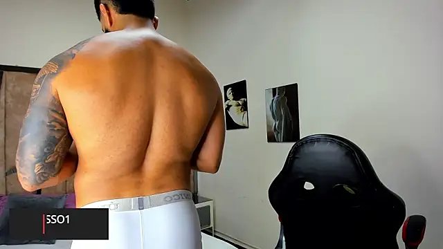 Snapshot of LeandroRusso chatting on 03-13-25, 04:05 LeandroRusso online show from 03-13-25, 04:05