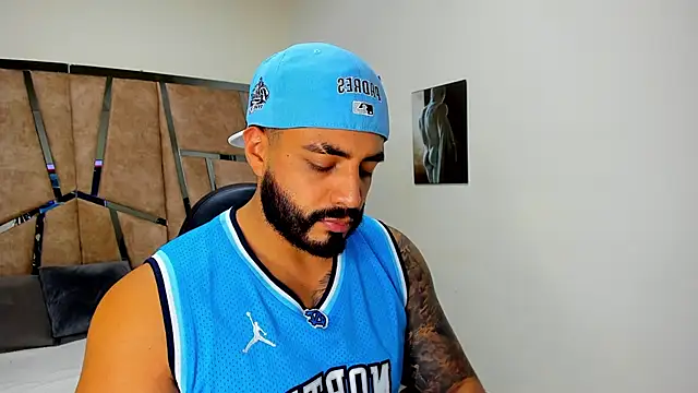 Snapshot of LeandroRusso chatting on 03-13-25, 11:49 LeandroRusso online show from 03-13-25, 11:49