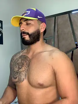 Snapshot of LeandroRusso chatting on 03-16-25, 02:21 LeandroRusso online show from 03-16-25, 02:21