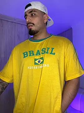 Snapshot of LeandroRusso chatting on 09-09-25, 02:44 LeandroRusso online show from 09-09-25, 02:44