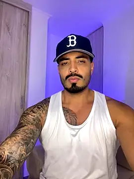 Snapshot of LeandroRusso chatting on 11-05-25, 01:38 LeandroRusso online show from 11-05-25, 01:38