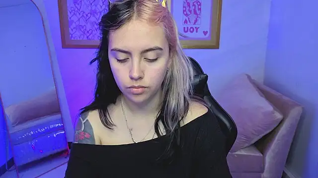 Hela v online show from 01-09-26, 08:10