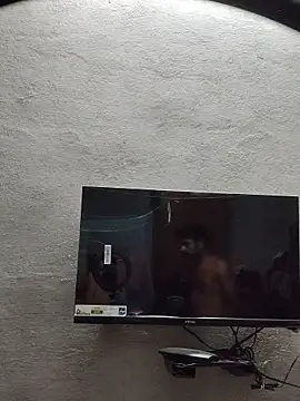 Snapshot of birds0641 chatting on 10-27-25, 06:23 birds0641 online show from 10-27-25, 06:23