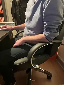 Snapshot of vincent1522 chatting on 02-11-25, 07:27 vincent1522 online show from 02-11-25, 07:27