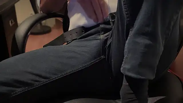 Snapshot of vincent1522 chatting on 02-12-25, 06:19 vincent1522 online show from 02-12-25, 06:19