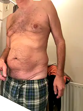 Snapshot of vincent1522 chatting on 09-17-25, 06:37 vincent1522 online show from 09-17-25, 06:37