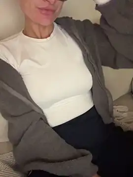 Phoebe Lily online show from 10-12-25, 07:24