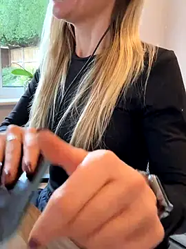 Phoebe Lily online show from 11-19-25, 01:33