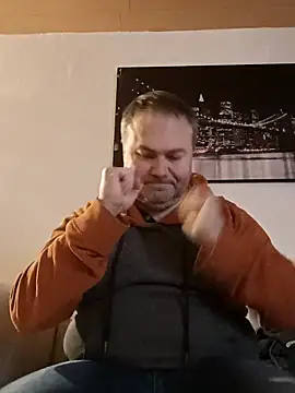 Snapshot of Pourleplasirs chatting on 02-06-25, 10:32 Pourleplasirs online show from 02-06-25, 10:32