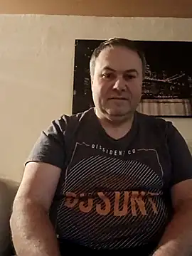 Snapshot of Pourleplasirs chatting on 02-15-25, 01:31 Pourleplasirs online show from 02-15-25, 01:31