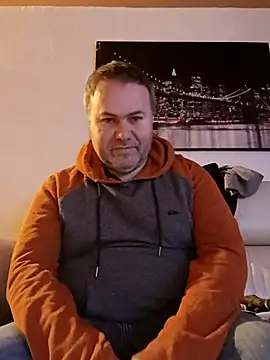 Snapshot of Pourleplasirs chatting on 02-18-25, 10:36 Pourleplasirs online show from 02-18-25, 10:36