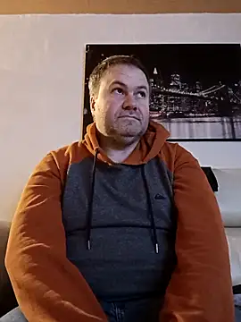 Snapshot of Pourleplasirs chatting on 02-19-25, 10:20 Pourleplasirs online show from 02-19-25, 10:20