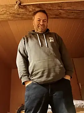 Snapshot of Pourleplasirs chatting on 03-06-25, 11:53 Pourleplasirs online show from 03-06-25, 11:53