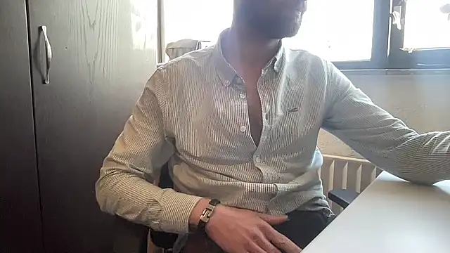 Snapshot of bullyboyy chatting on 02-17-25, 08:41 bullyboyy online show from 02-17-25, 08:41