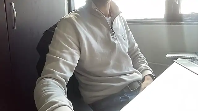 Snapshot of bullyboyy chatting on 02-26-25, 02:14 bullyboyy online show from 02-26-25, 02:14