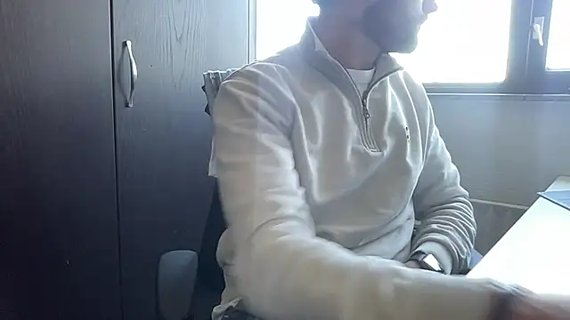 Snapshot of bullyboyy chatting on 03-17-25, 12:04 bullyboyy online show from 03-17-25, 12:04